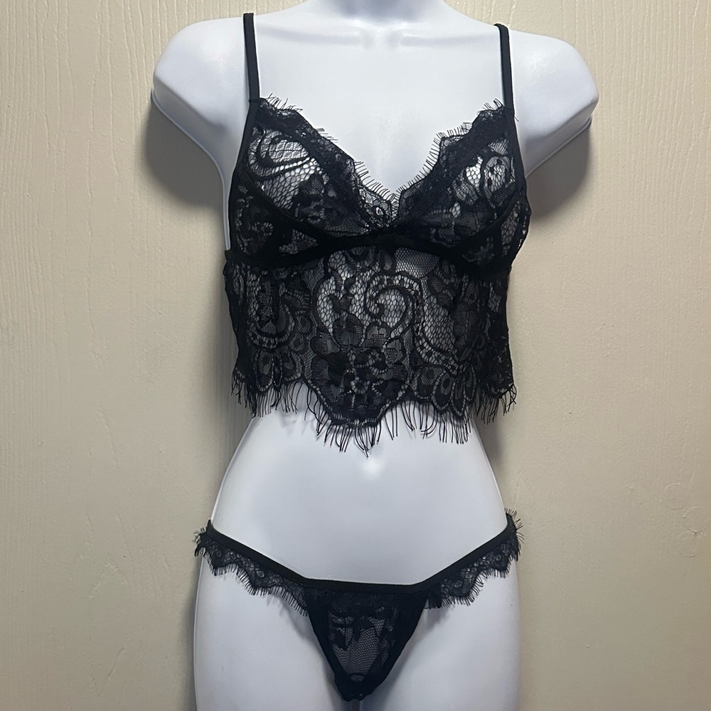 ✨🖤Brand new  Black Lace Bralette & Thong Lingerie Set - Size S - Sexy & Chic!✨🖤